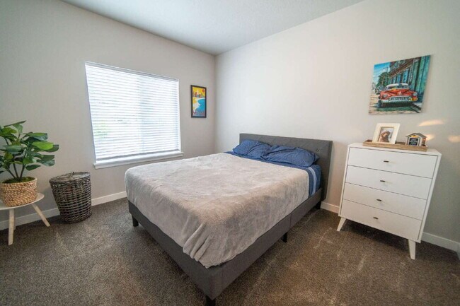 Building Photo - Gorgeous Modern Townhome in Draper