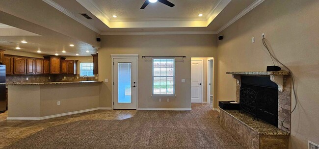Building Photo - Beautiful 4 bedroom, 2 bath home for rent