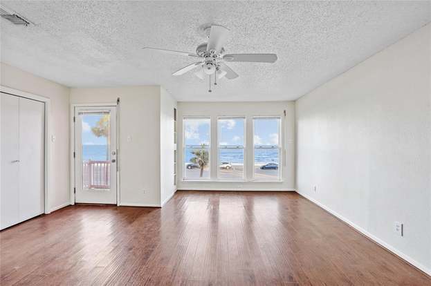Building Photo - 8416 Seawall Blvd