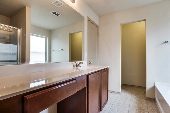 Building Photo - 409 Millbrook Ln