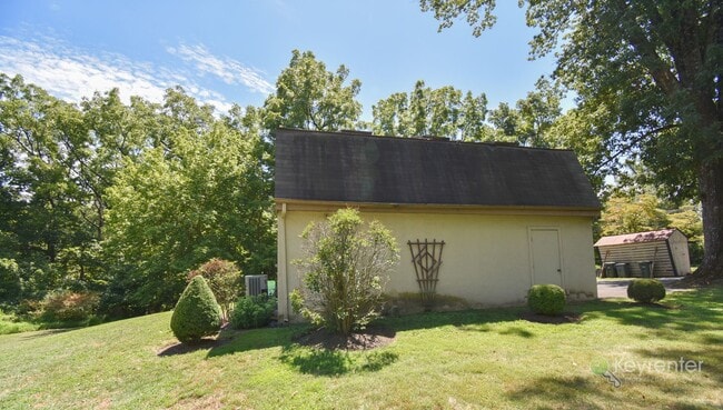 Building Photo - Bucks County Studio Loft!