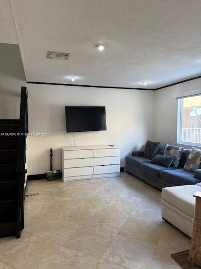 Building Photo - 6245 SW Kendale Lakes Cir