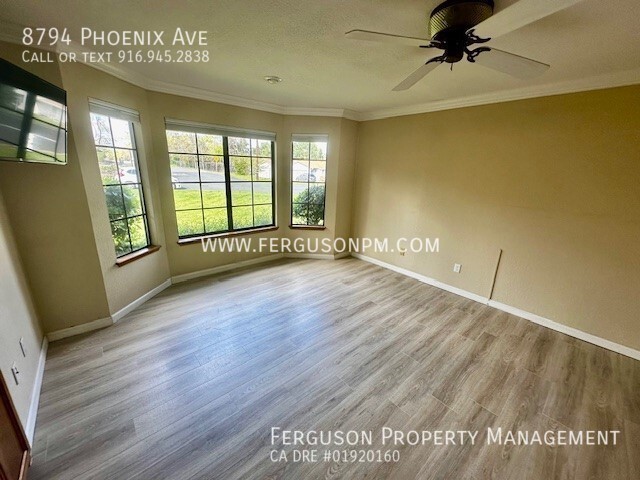 Building Photo - 8794 Phoenix Ave