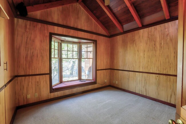 Building Photo - 3 Bed/ 2 Bath Palo Alto home in the heart ...