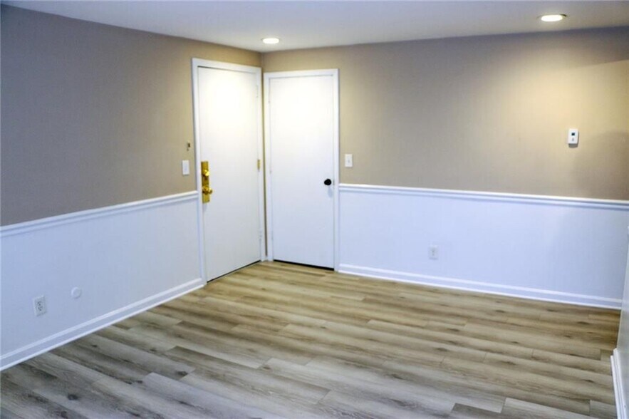 Building Photo - 50 Carnation St