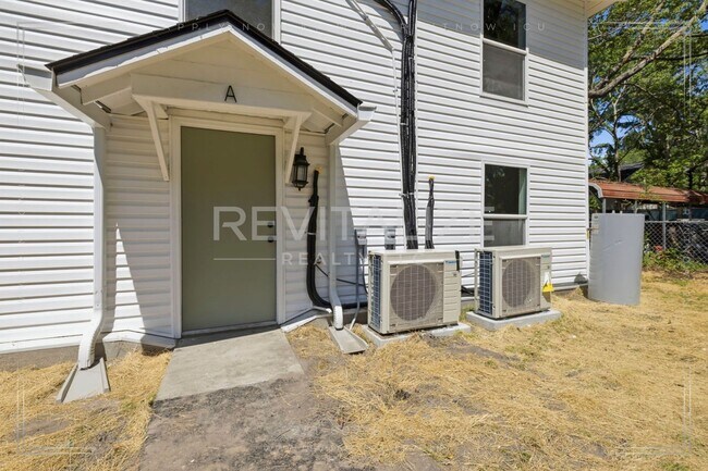 Building Photo - 377 Tuttle Ave