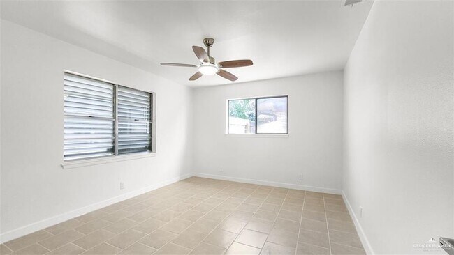 Building Photo - 9 E Dunkin Cir