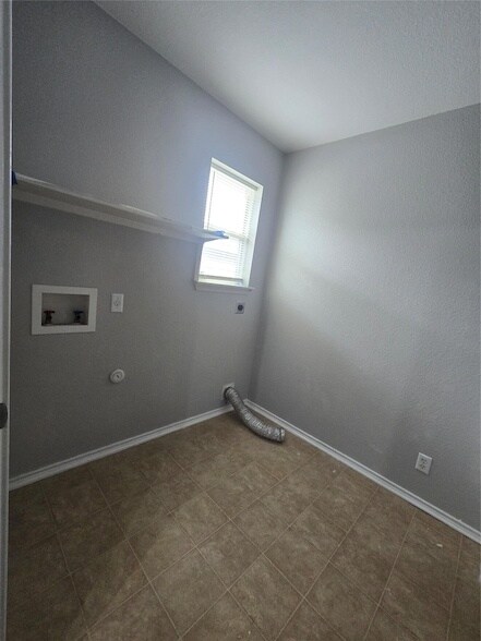 Building Photo - 217 Tolcarne Dr