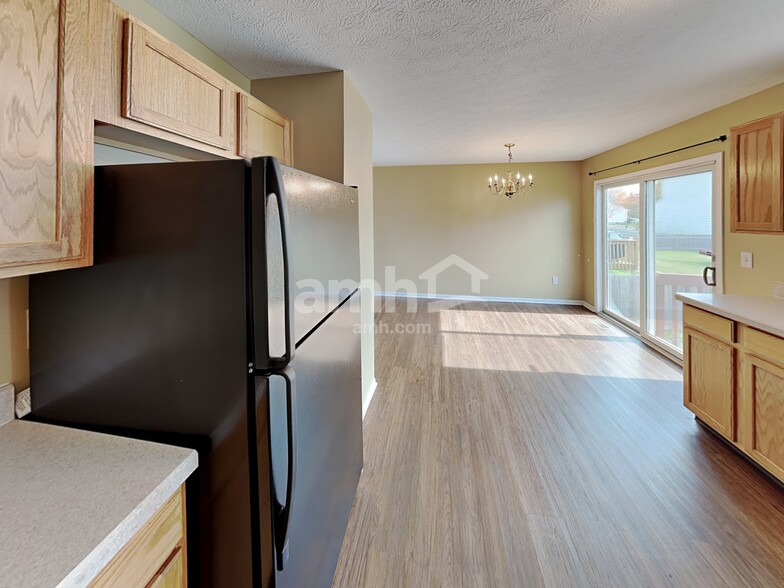 Building Photo - 7961 Blacklick View Dr