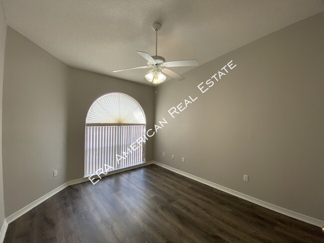 Building Photo - 2110 Bahama Dr