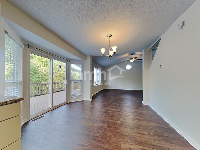 Building Photo - 2133 Antoinette Way