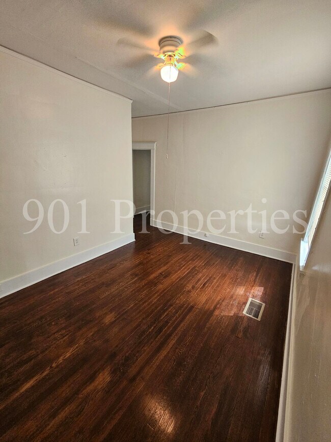 Building Photo - 212 N Willett St