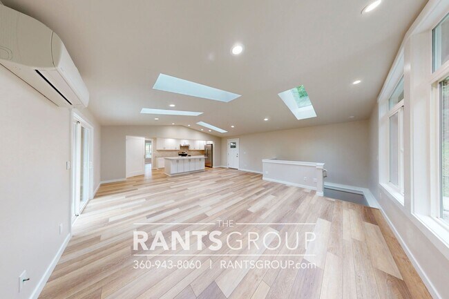 Building Photo - 4 br, 3 bath House - 3124 Jorgenson Rd NE