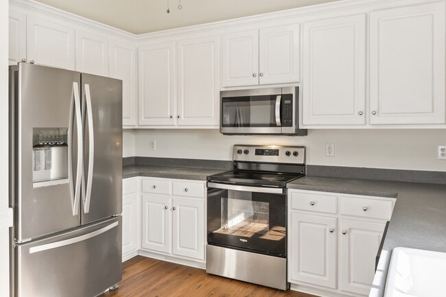 Building Photo - 726 Addington Dr