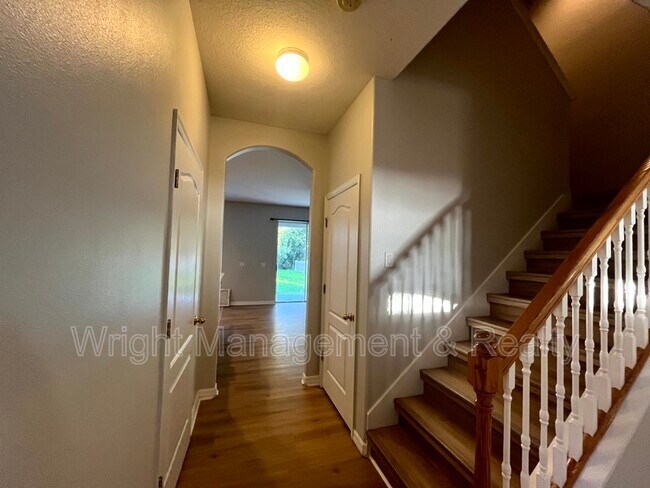 Building Photo - 7843 Foxgrove Dr