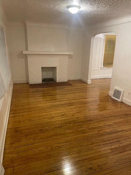 Building Photo - 15003 Ardmore St