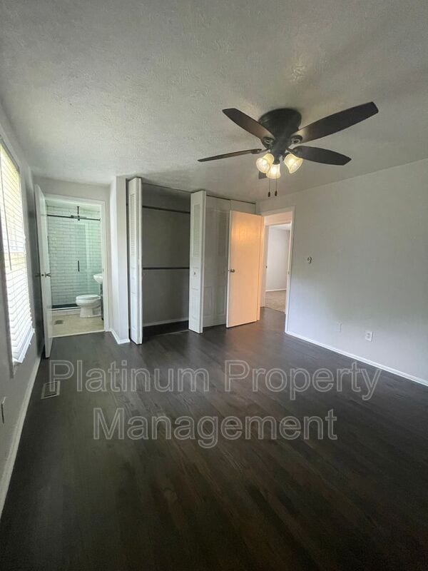 Building Photo - 10500 Worthington Hills Manor