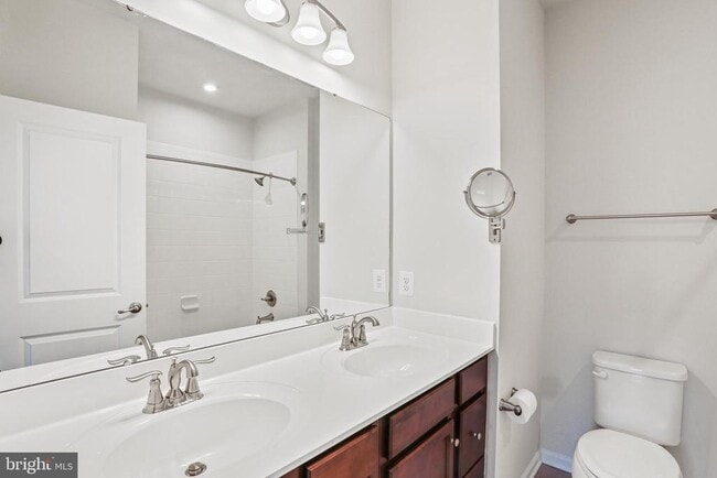 Building Photo - 2923 Glendale Ave