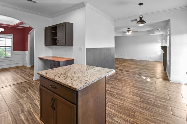 Building Photo - Pet Friendly Four Bedroom!