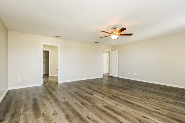 Building Photo - 1915 Crestridge Dr