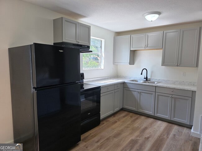 Building Photo - 309 E 3rd St