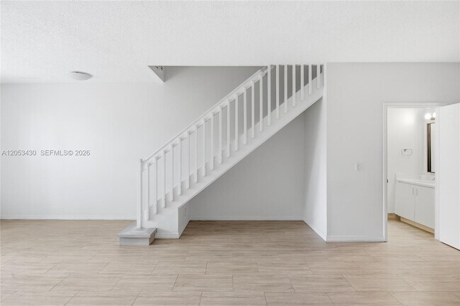 Building Photo - 2066 Madeira Dr