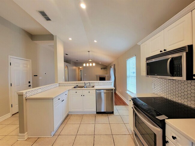 Building Photo - 3 bedroom house for rent in NE Tallahassee...