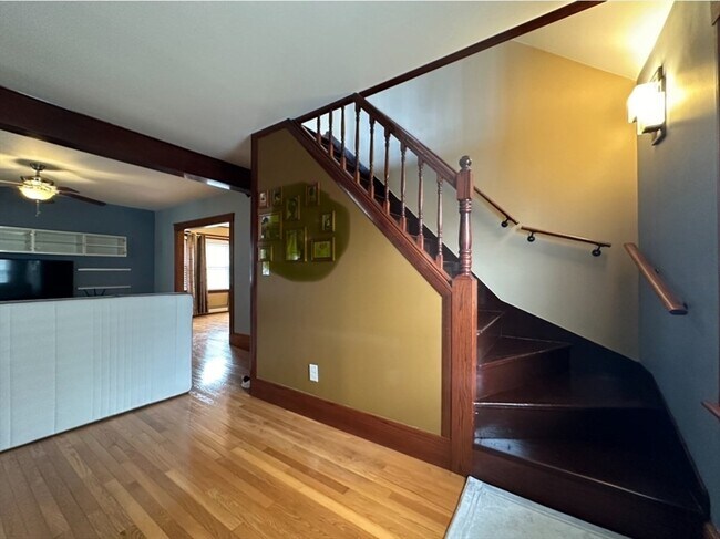 Building Photo - 49 Bates Ave