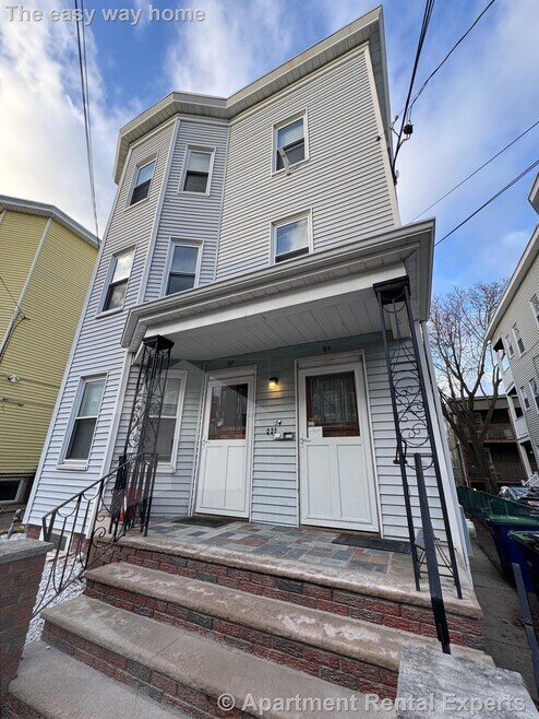 Building Photo - 97 Marion St