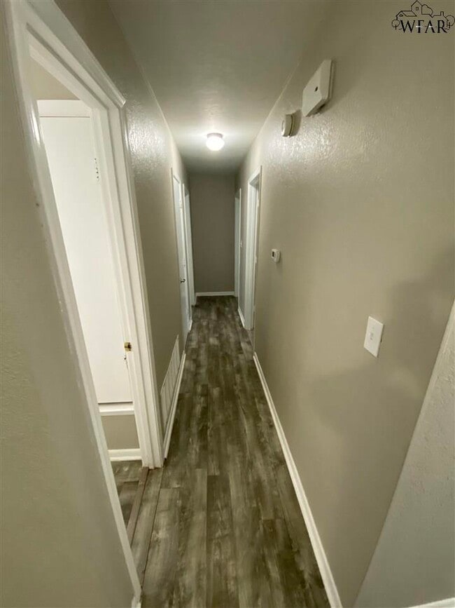 Building Photo - 5405 Hooper Dr