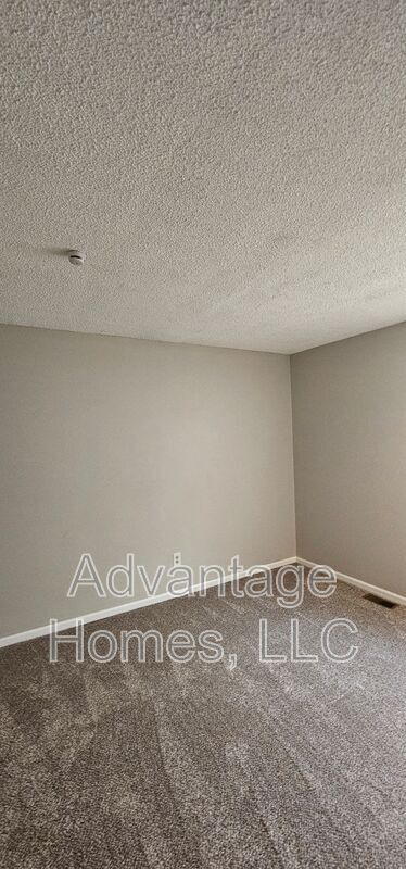 Building Photo - 1315 E 123rd Terrace