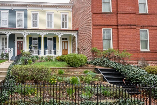 Building Photo - 27 3rd St NE