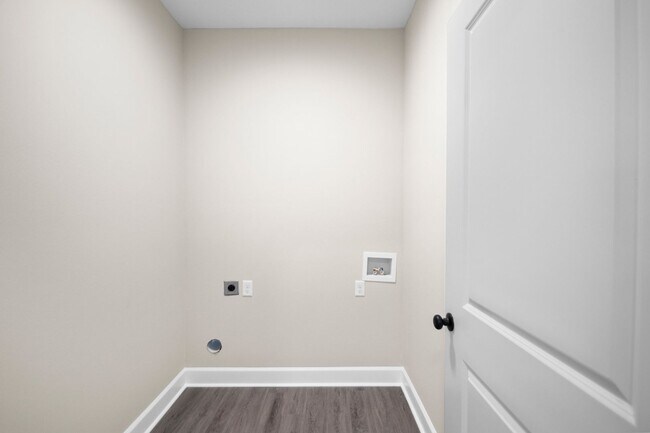 Building Photo - 1523 S Cedar St