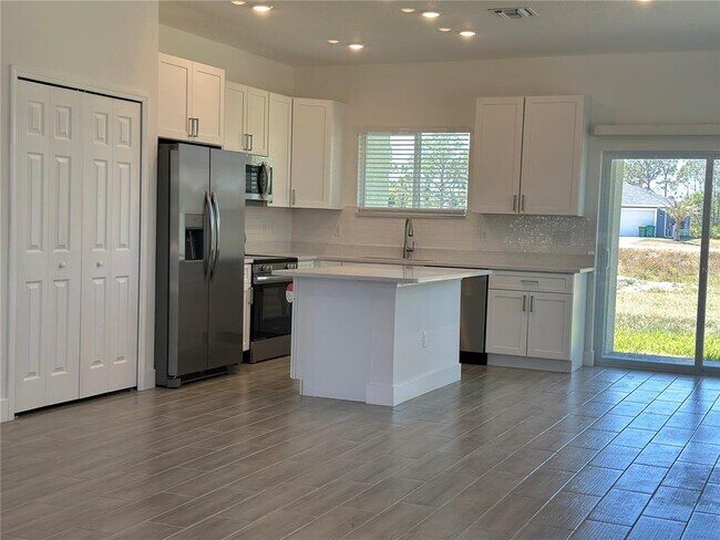 Building Photo - 488 Sunset Rd N