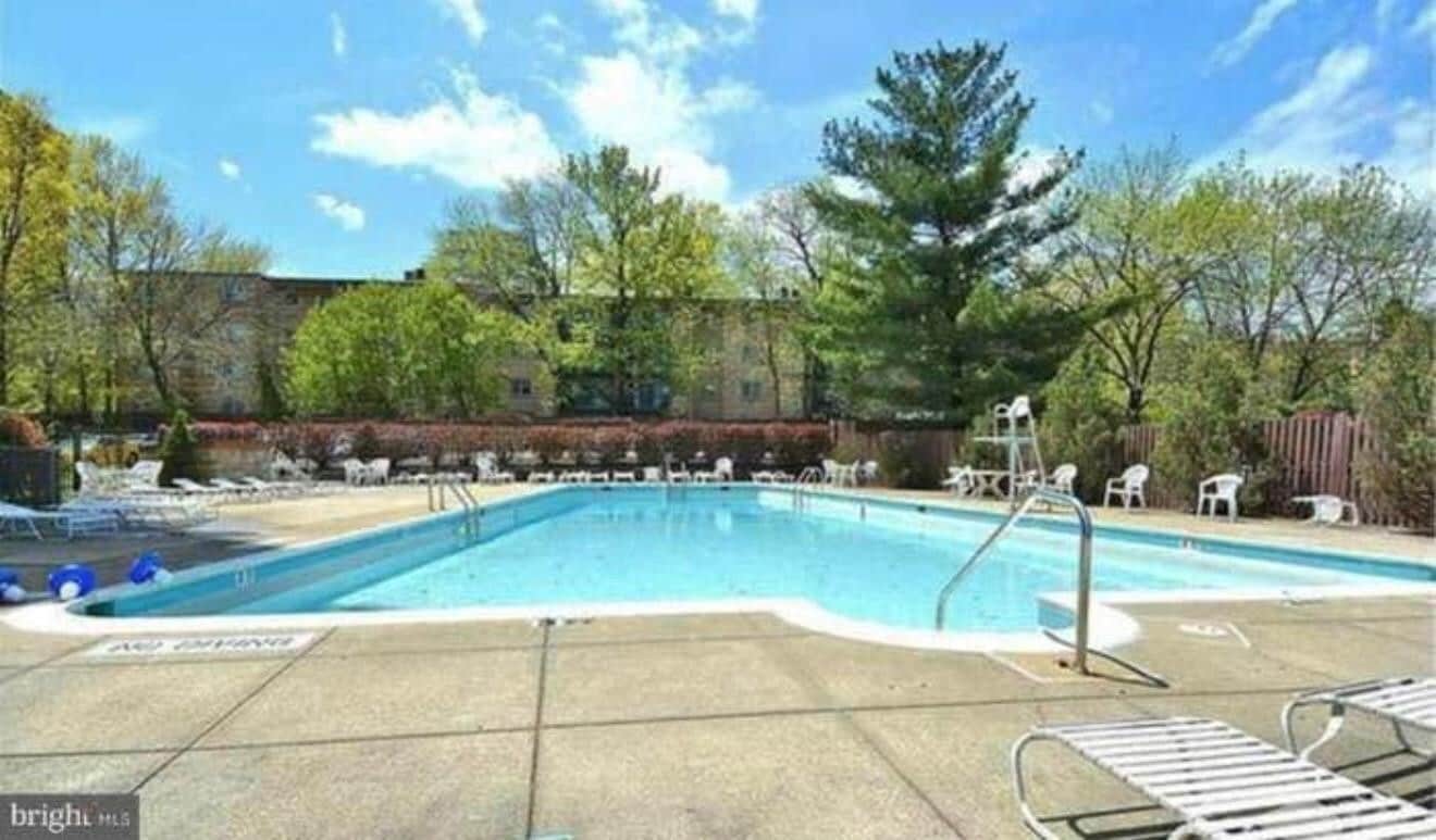 Swim Pool - 5340 Holmes Run Pky