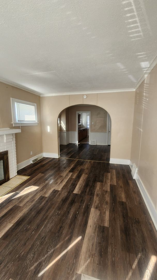 Building Photo - 2 Bed 1 Bath