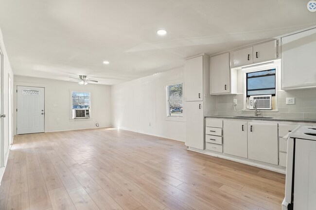 Building Photo - 1312 S Grand Ave