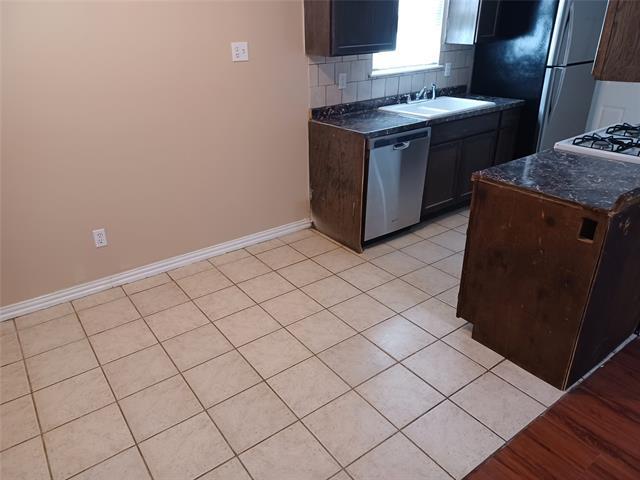 Building Photo - 4110 Fernwood Dr