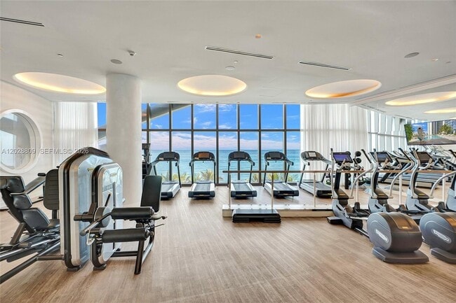 Building Photo - 15701 Collins Ave
