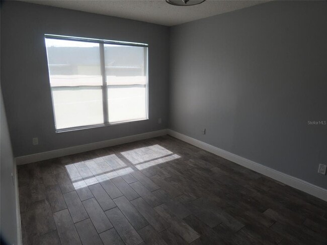 Building Photo - 104 Creekside Way