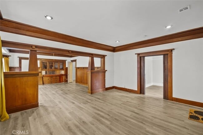 Building Photo - 1549 N Kingsley Dr