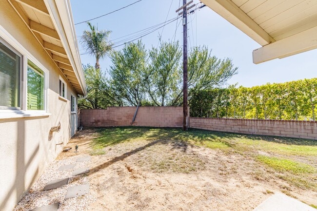 Building Photo - Beautifully Renovated 3-Bedroom Home in Pr...