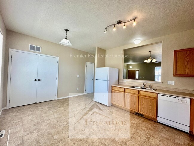 Building Photo - 10586 Country Park Point