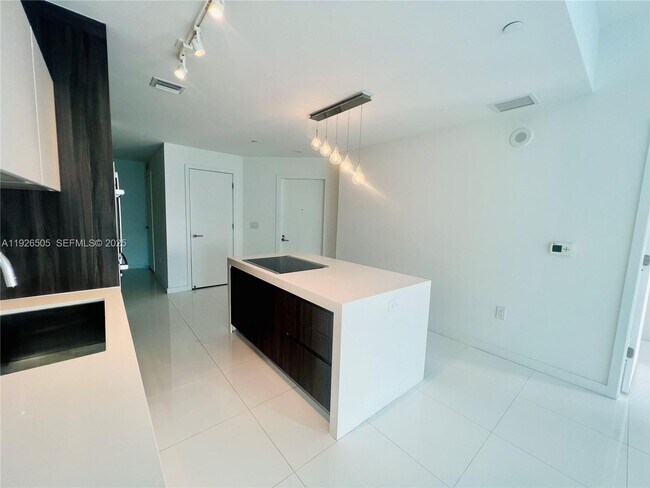 Building Photo - 851 NE 1st Ave