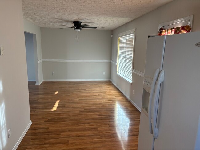Building Photo - 8261 Sunnydale Ln
