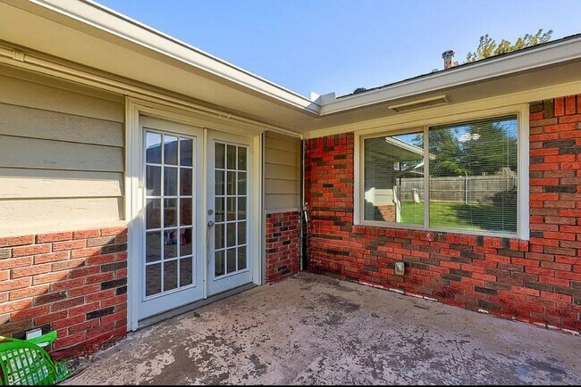 Building Photo - WELCOME HOME FOR THE HOLIDAYS
