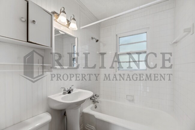 Building Photo - 1713 S Faulders Ln