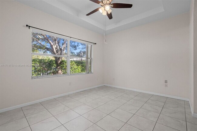 Building Photo - 1270 NE 39th Ave