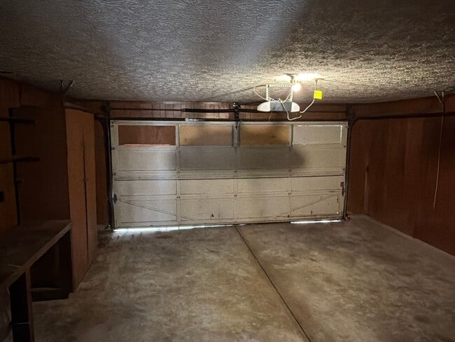 Building Photo - WOW! Look at this property ! You cant beat this price!