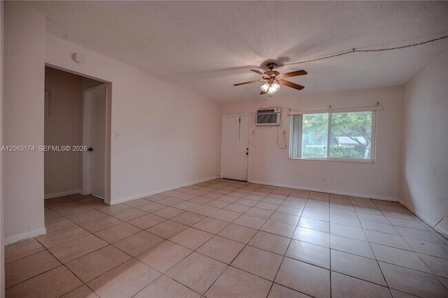 Building Photo - 715 N 58th Ave